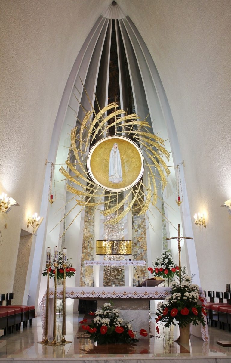 projekty wystroju wnętrz sakralnych - ściana ołtarzowa 4a