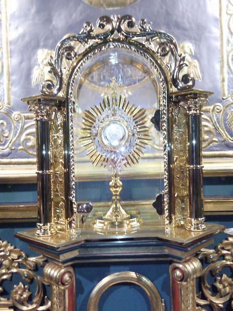 odlewanie rzeźb płaskorzeźb - tabernakula, glorie i trony na Najświętszy Sakrament - tron 1