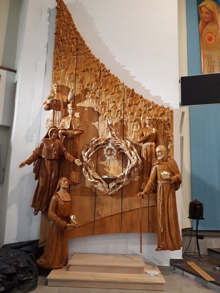 projekty wystroju wnętrz sakralnych - ołtarz boczny 9N